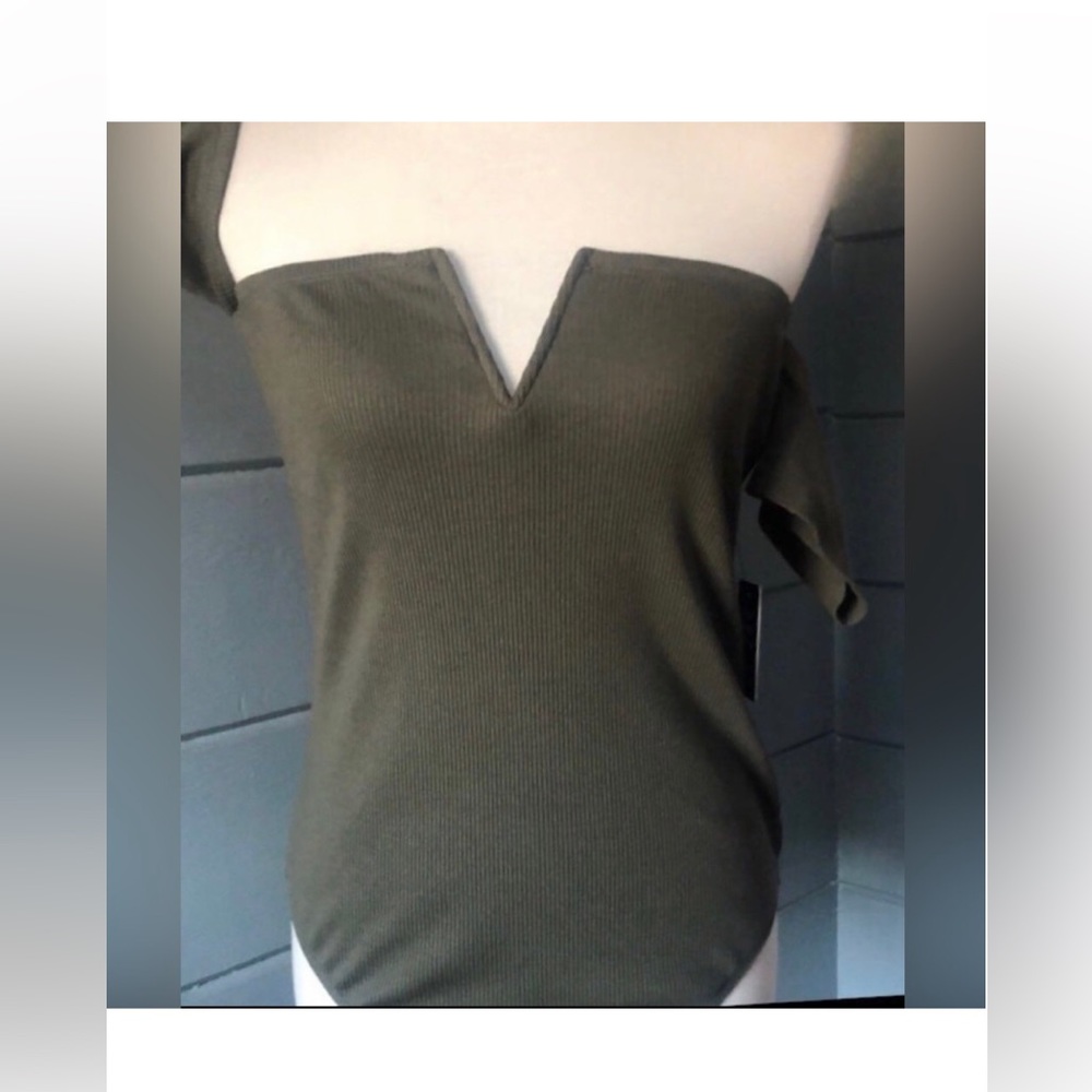 EXPRESS bodysuit, V-wire & ribbed, on or off shoulder, snap closure. NEW tags - Picture 11 of 13